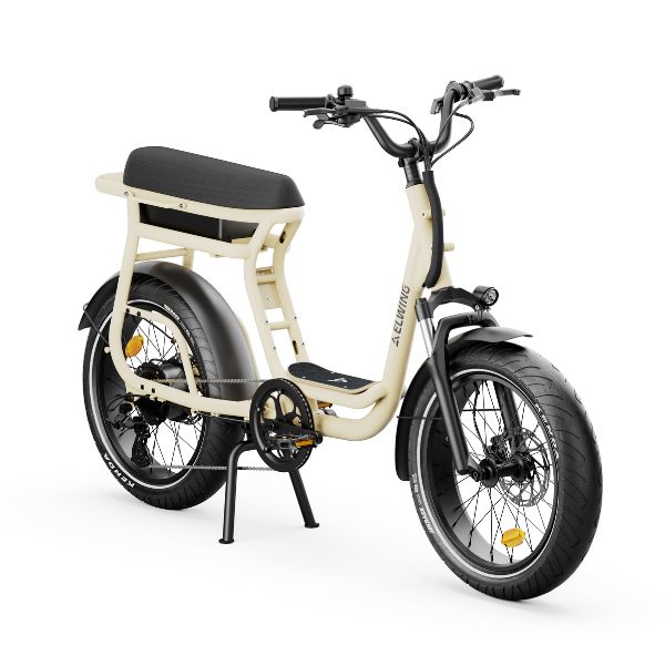 Vue de trois-quart du vélo électrique cargo Ritmic Yuvy 2 sable, idéal pour le transport de deux personnes en ville à Lille chez WAP.