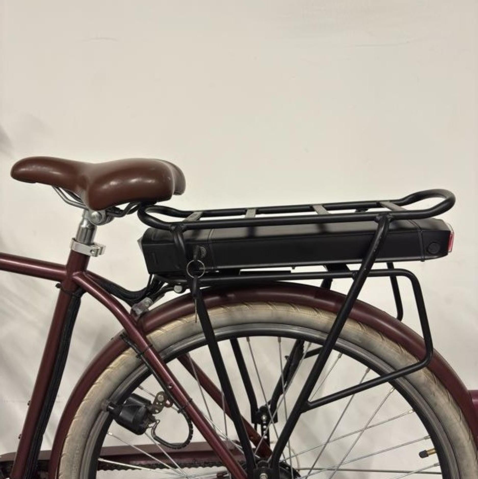 Batterie de vélo électrique montée sur porte-bagages arrière par Wap à Lille